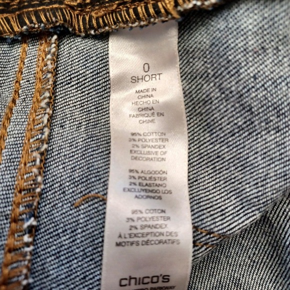 Chico's The Platinum Size 0 S/4 Short Barely Boot Dark Stretch Denim Jeans - Picture 6 of 8